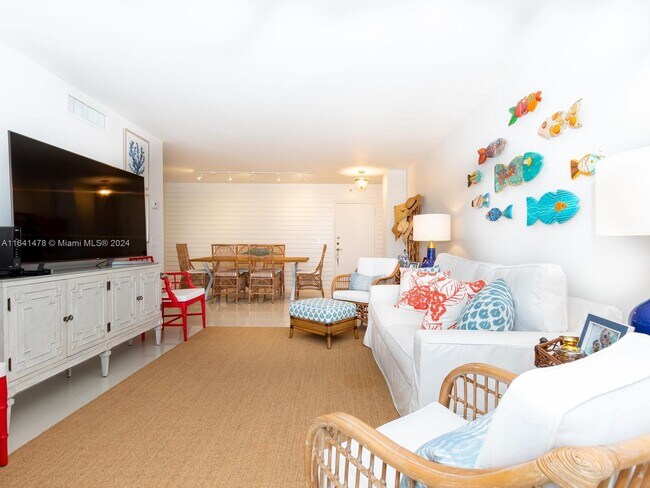 Building Photo - 77 Crandon Blvd