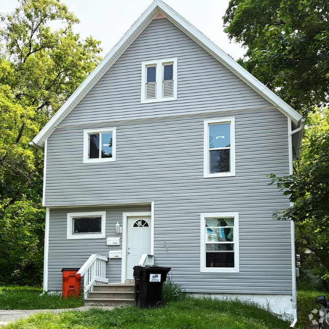Building Photo - 1031 S Jackson St