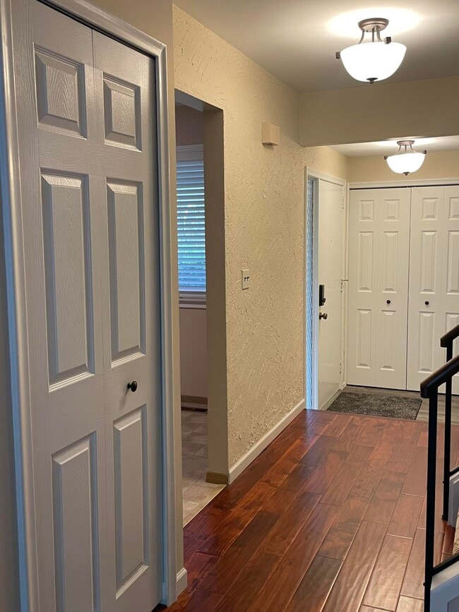 Building Photo - 1086 Washington Cir