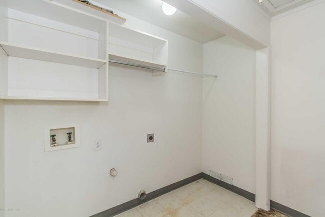 Washer and Dryer Hookups - 61B Valleyview Rd