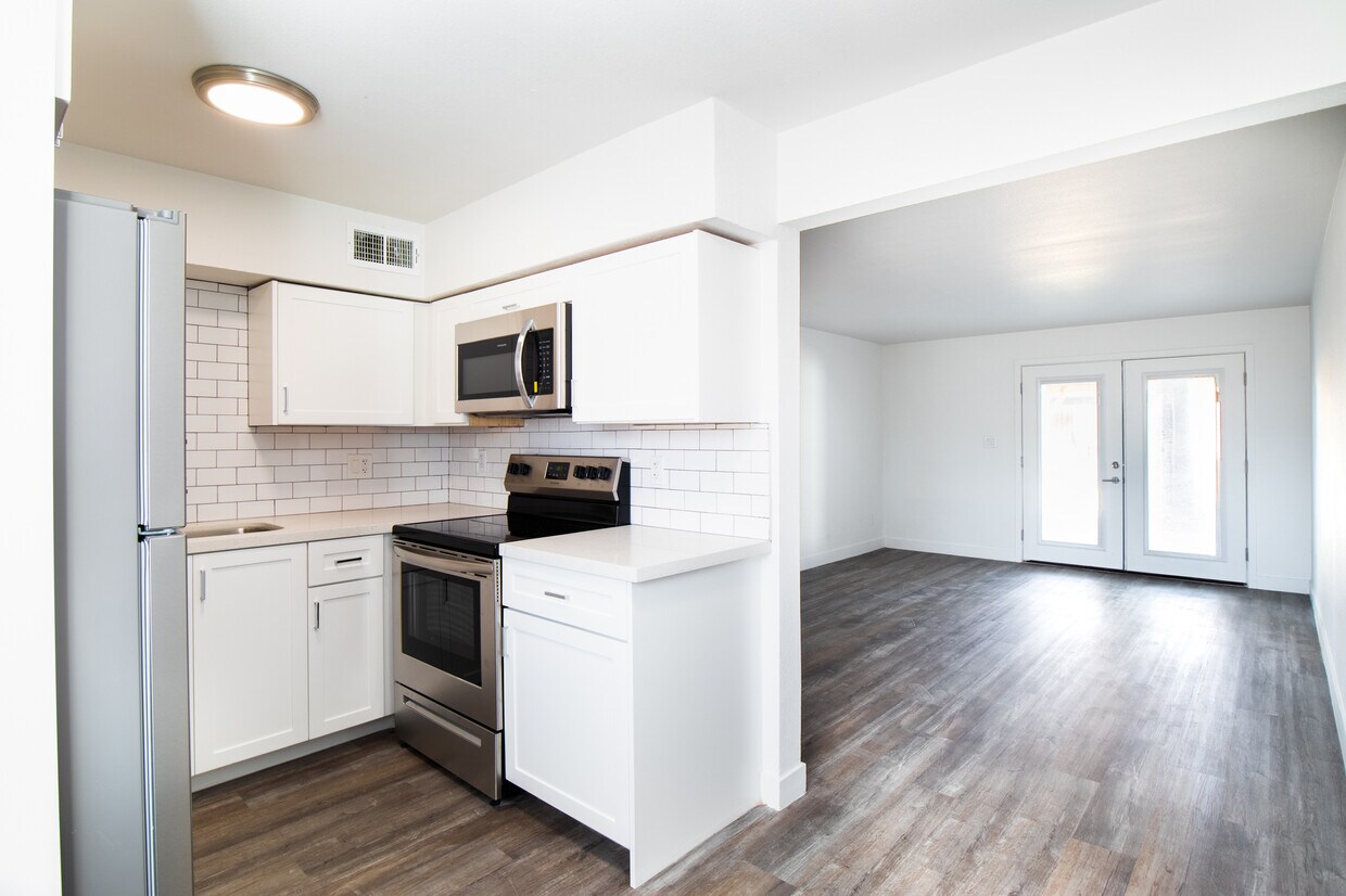 Primary Photo - 3358 N 15th Ave