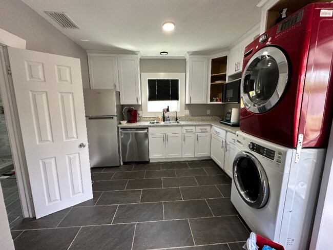 Photo - 803 E James St Apartment