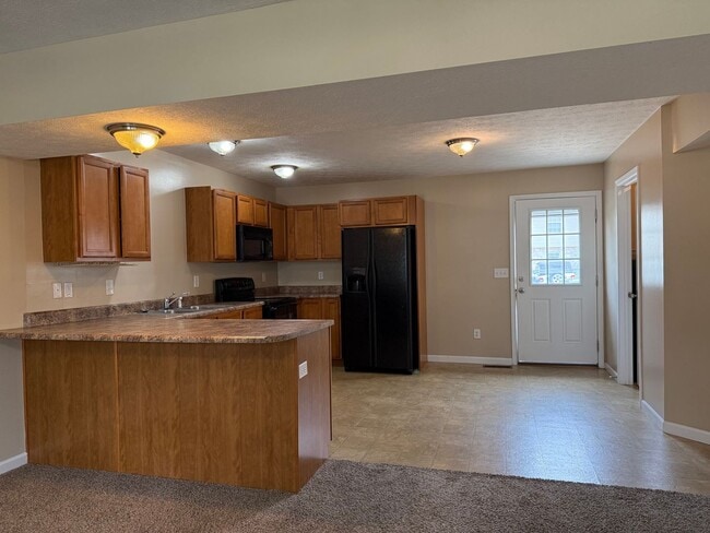 Building Photo - 3 bedroom, 2.5 bath townhome