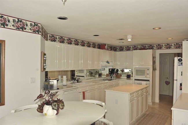 Building Photo - 78 Hamlet Dr