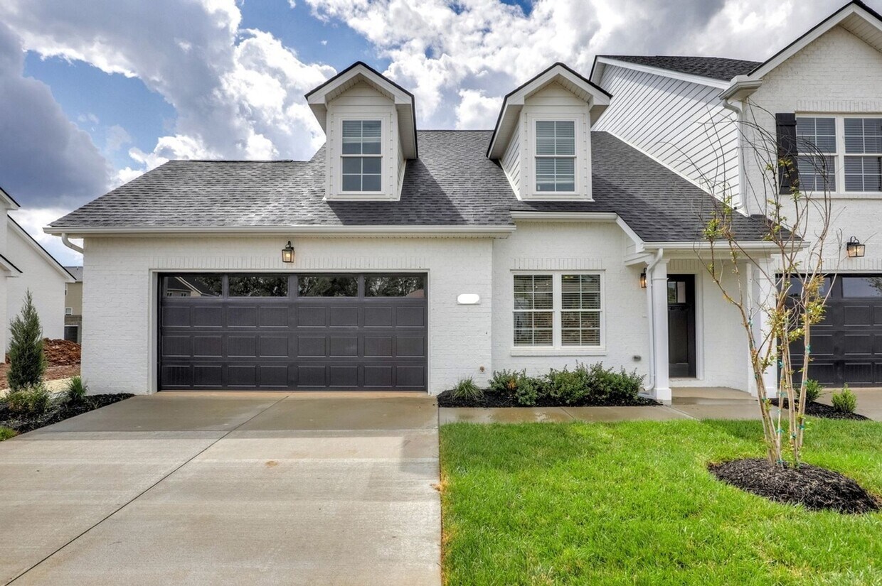 3 BD 2.5 BA | 2 Car Garage | End Unit Townhome - 3 BD 2.5 BA | 2 Car Garage | End Unit Townhome