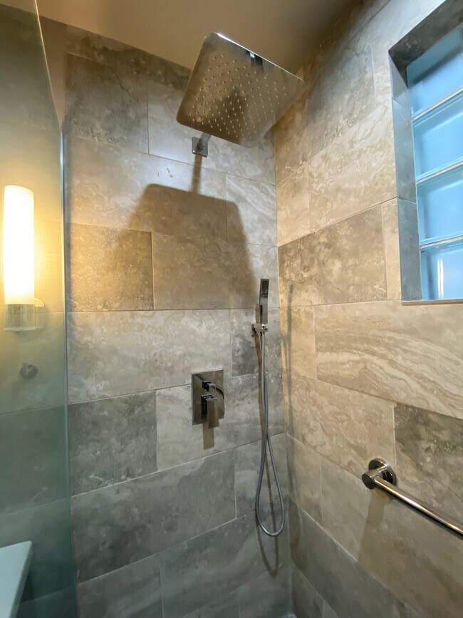 Great Shower - 2850 W Henderson St