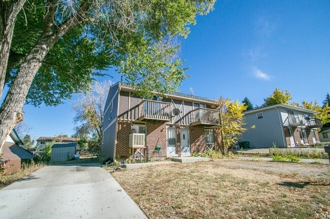 Building Photo - $1,695.95 - 2 Bed, 1 Bath Townhome In Denver with In Unit Laundry!