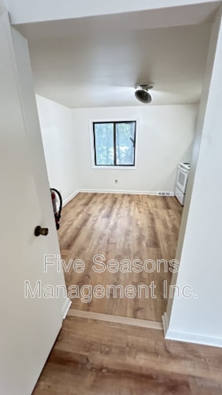 Building Photo - 1036 North Ave