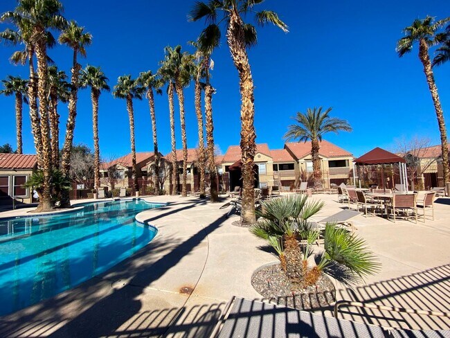 Foto del edificio - Downstairs 2 bedroom/2 bath condo unit.