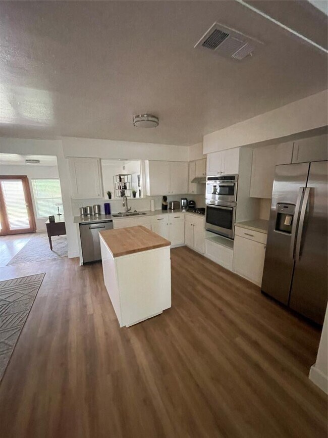 Foto del edificio - 1409 Elton Ln