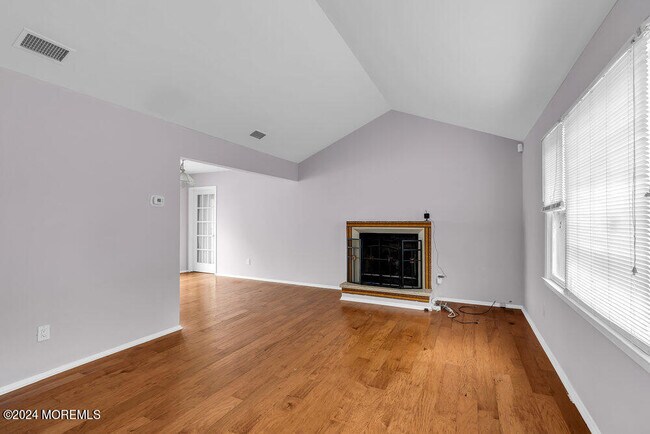 Building Photo - 601 Bismarck St