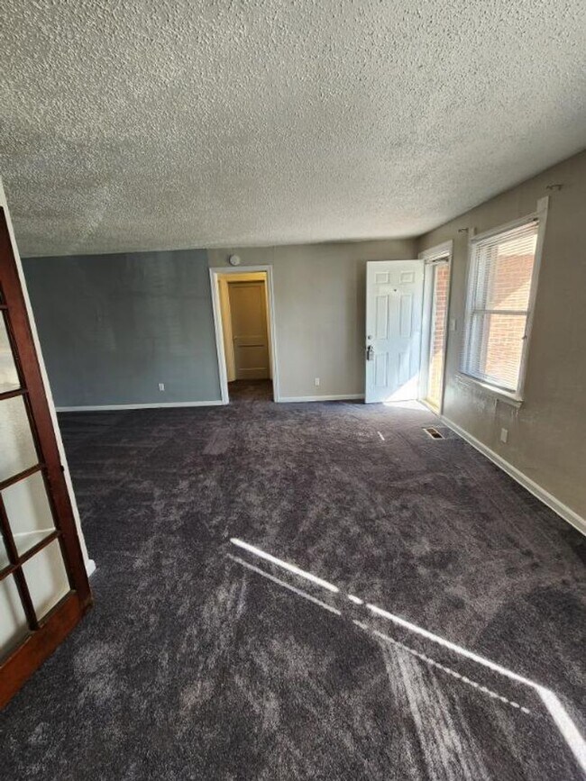 Foto del edificio - Spacious 3 bed/2 bath - Large Fenced Yard ...