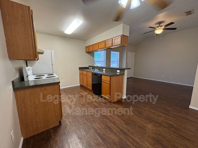 Building Photo - 641 Woodard Ave