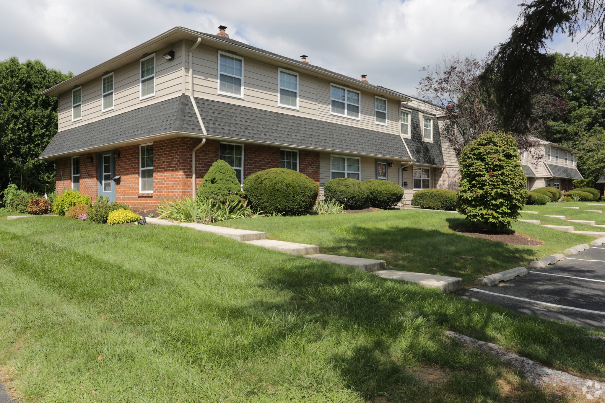 Bridle Path Apartments photo 4