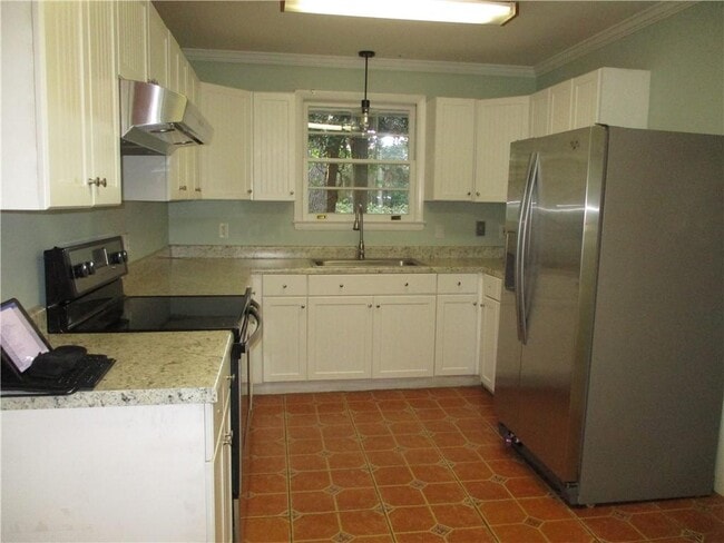 Building Photo - 112 Highland Ave