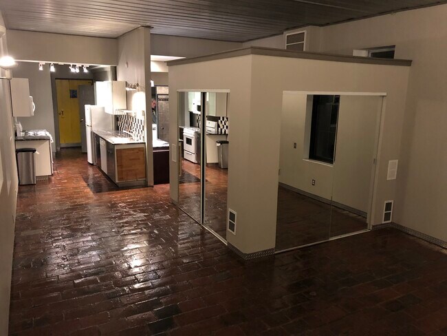 Cocina desde la sala de estar - 277 Bluff St
