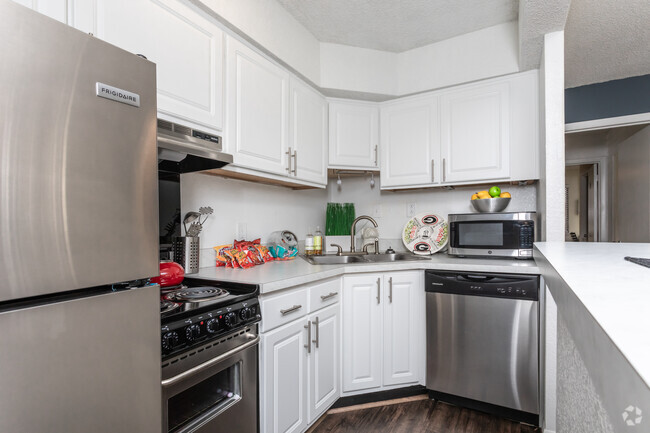 4HAB, 2BA - 1214SF - The Redland Apartments