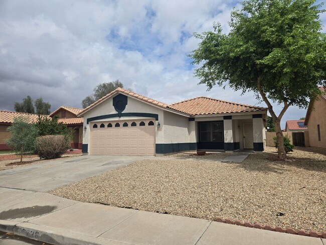 Foto del edificio - 3 bed, 2 bath in Surprise