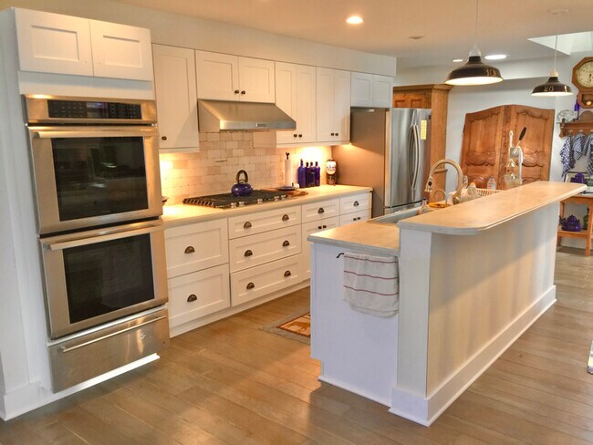 Foto del edificio - 820 Arbor Ln