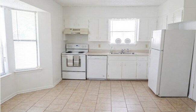 Foto del edificio - AVAILABLE NOW; APPLY AT OUR WEBSITE TODAY!!