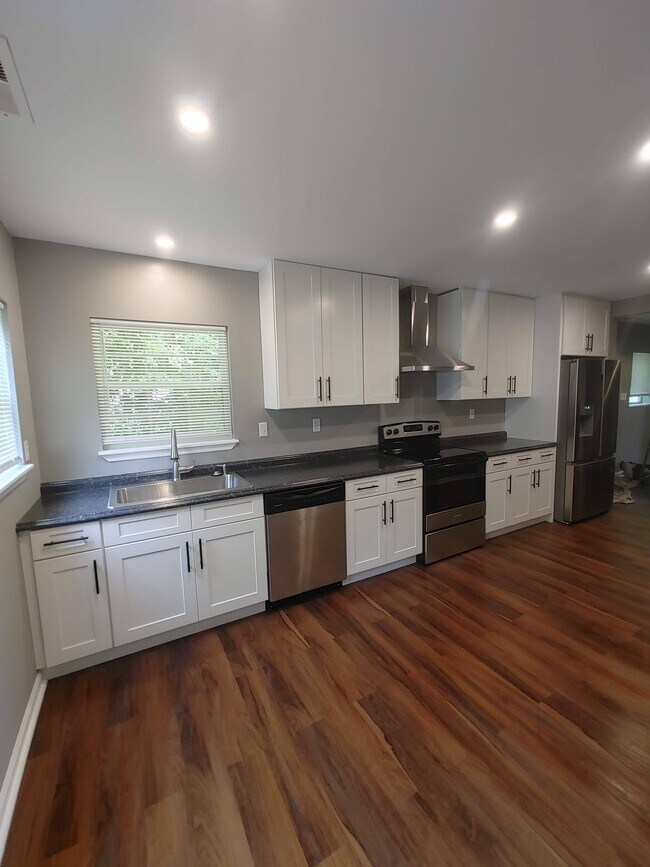 Foto del edificio - 2327 Lawson Ave