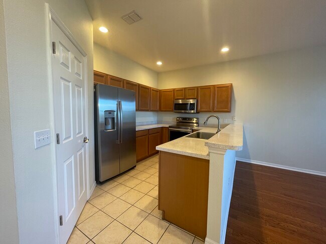 Building Photo - 1007 Lava Cove