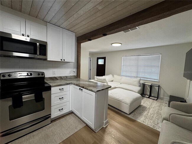 Building Photo - 3008 Hillview St