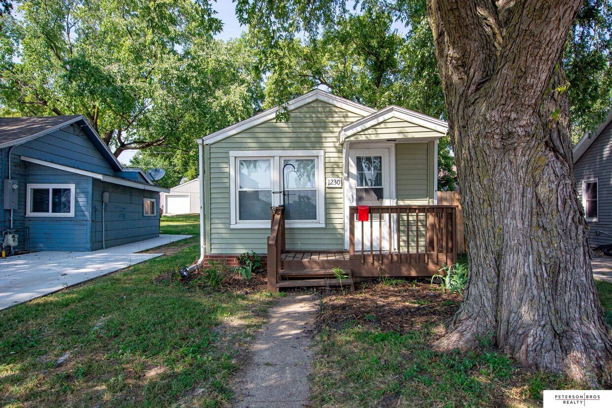 Primary Photo - 1230 State St