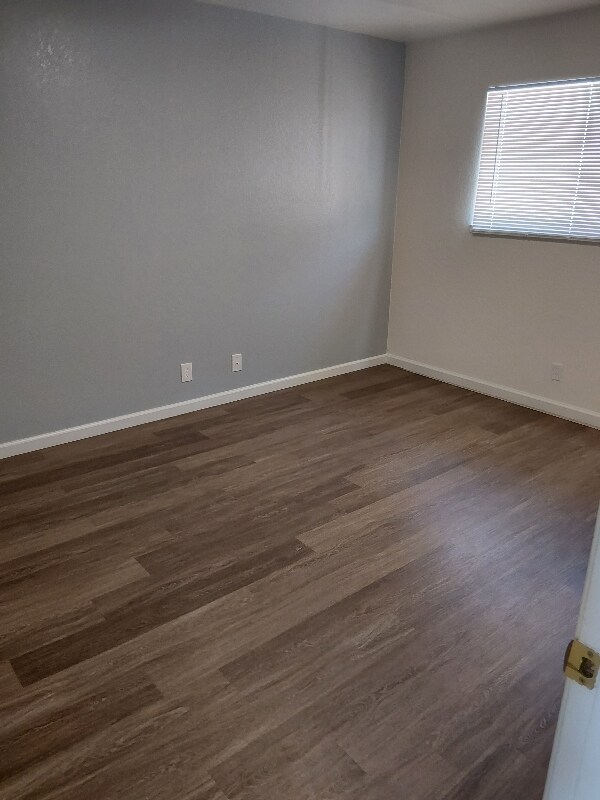 Foto del edificio - 1155 E Laurel Dr