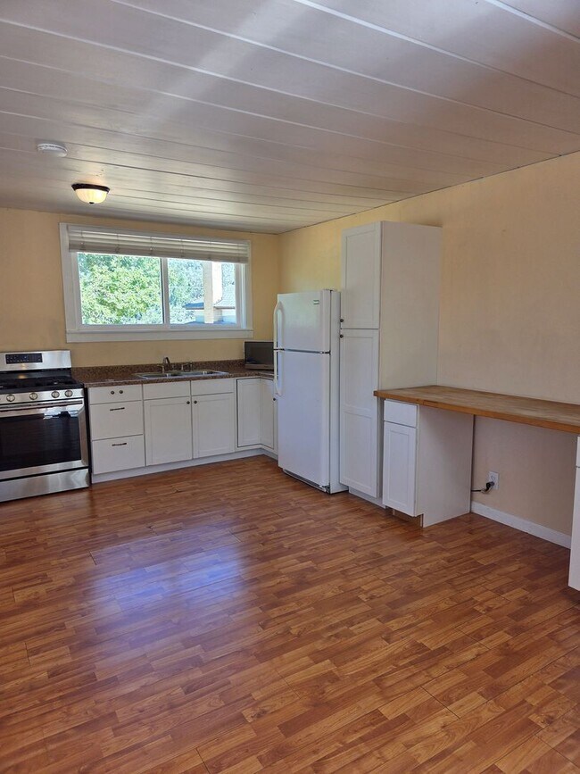 Foto del edificio - Spacious 1-Bedroom Apartment in Soulsbyvil...