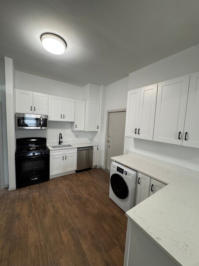 Foto del edificio - 2814 N Racine Ave