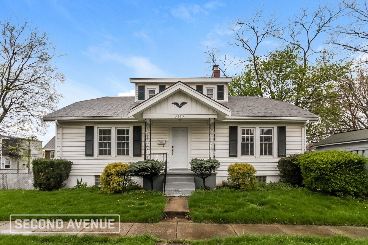 Primary Photo - 3825 Roswell Ave