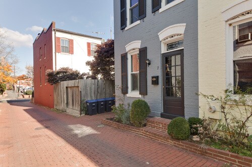 Building Photo - 6 month lease only - 2 Bed / 1 Bath home a...