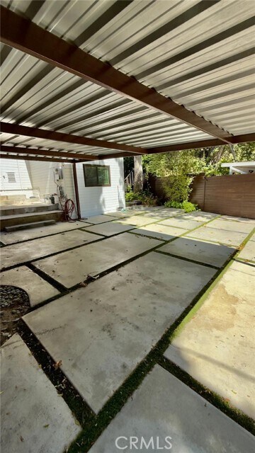 Foto del edificio - 1216 N Beverly Glen Blvd