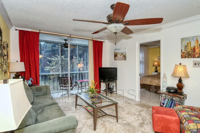 Foto del edificio - 519 Albee Farm Rd