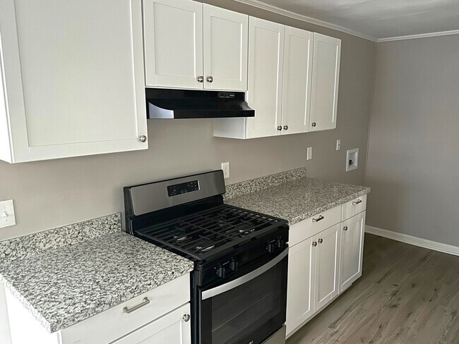 Building Photo - ****MOVE IN SPECIAL***1st MONTHS RENT IS F...