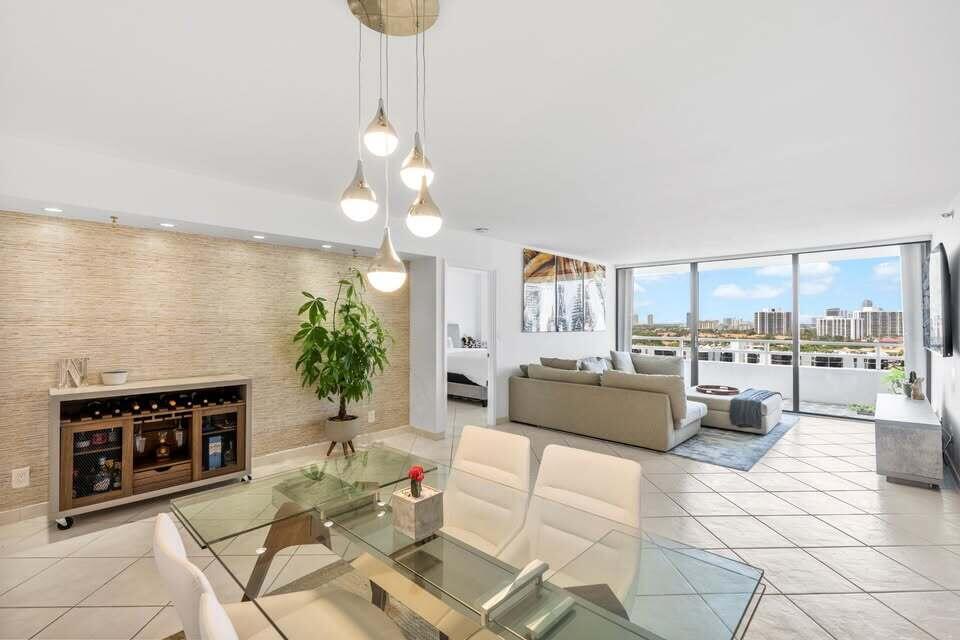 Foto principal - 20225 NE 34th Ct