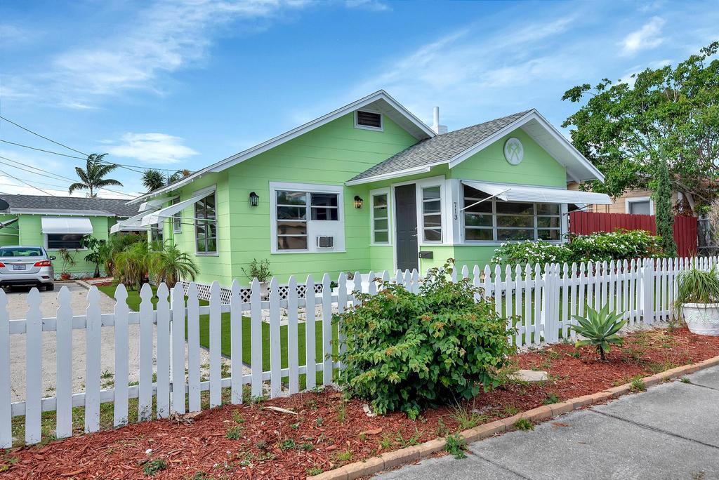 Foto principal - 713 10th Ave N