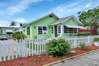 Building Photo - 713 10th Ave N
