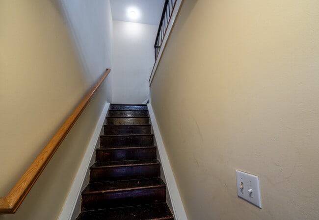 Building Photo - 35 Andrew Pl