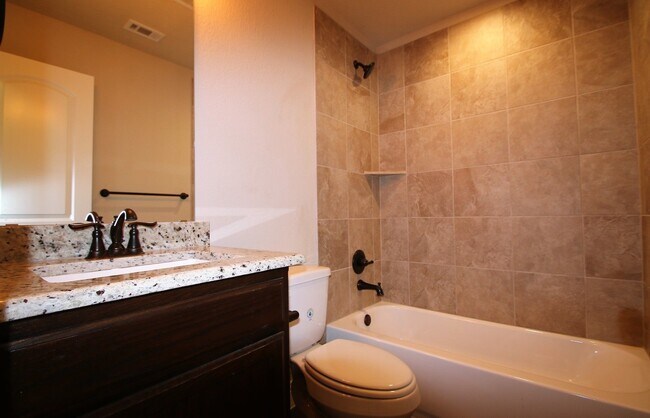 Foto del edificio - 158-160 Crossbow Ct