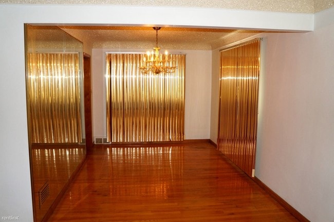 Building Photo - 23080 Wildwood St