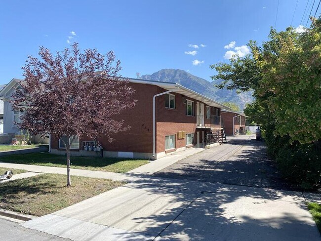 Building Photo - 258 N 400 W