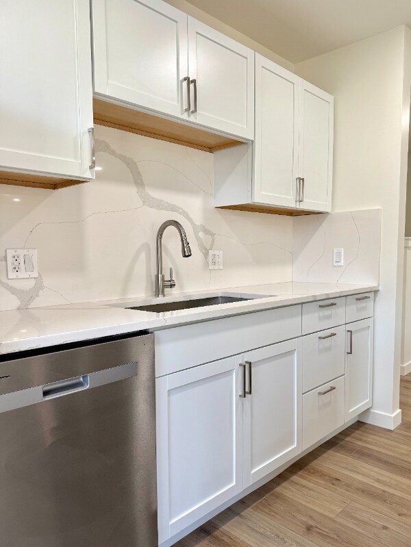 Foto del edificio - 6386-6386 Shelton Ct