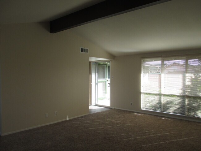 Foto del edificio - North East Corner Lot Home