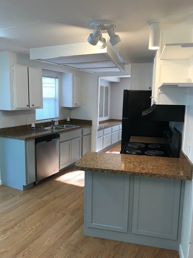 Foto del edificio - 7541 Covewood Dr