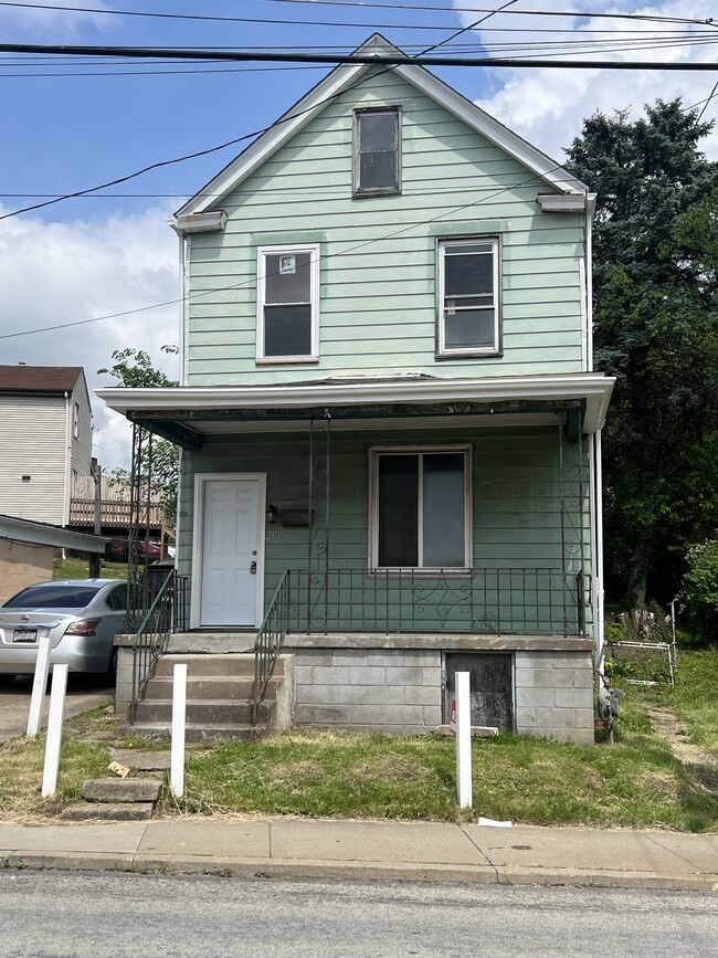Building Photo - 215 Whitaker St