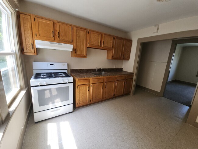 Foto del edificio - 64 Ellsworth Ave