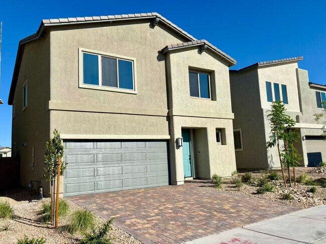 Foto del edificio - Brand new construction, modern & spacious ...