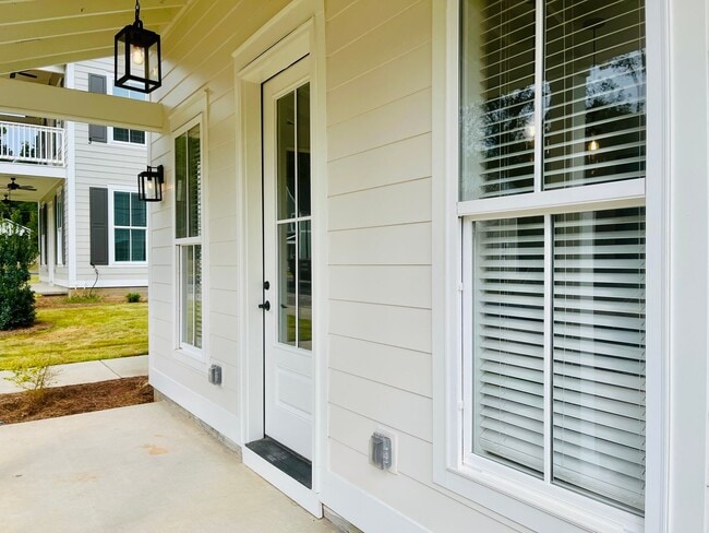 Building Photo - 107 Gardenia Ln